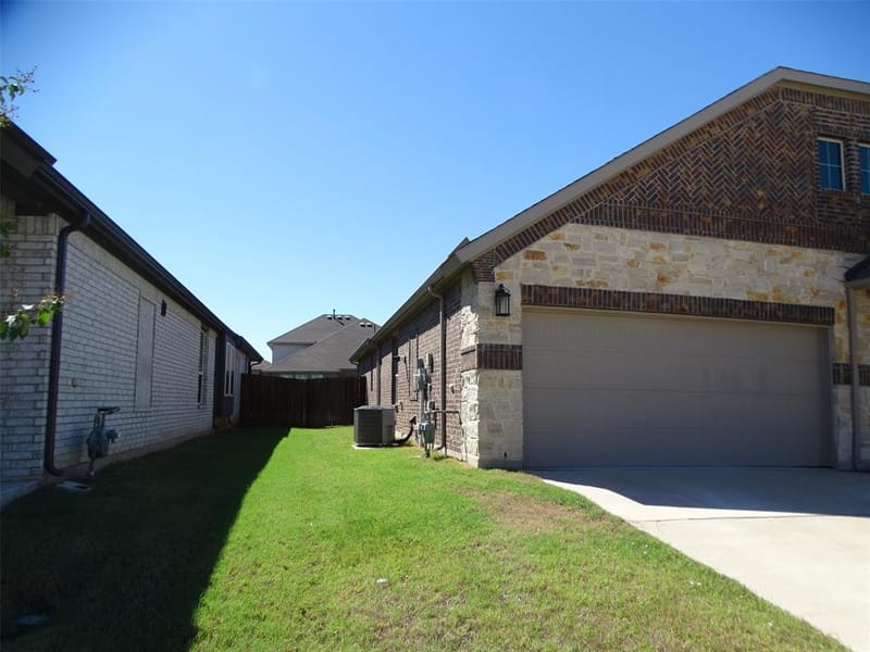 915 Hawthorn Lane, Mansfield TX 76063 - Photo 2