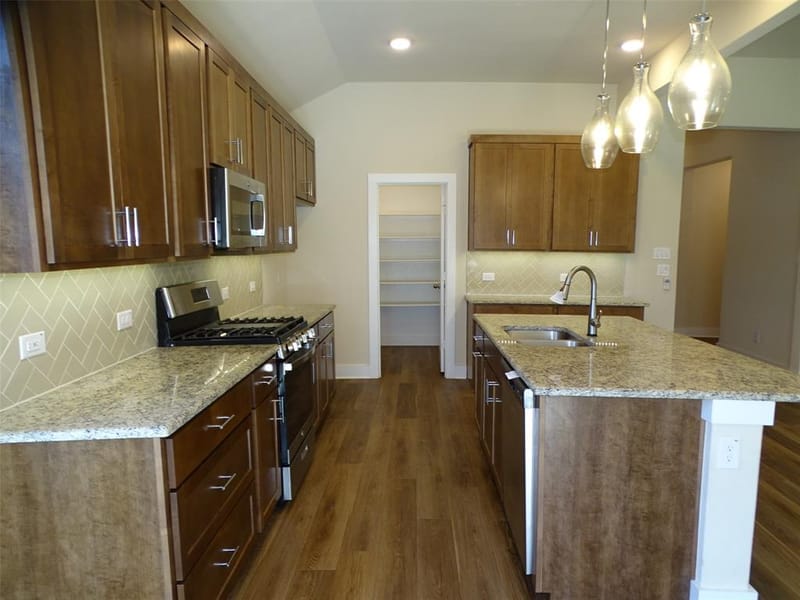 915 Hawthorn Lane, Mansfield TX 76063 - Photo 10