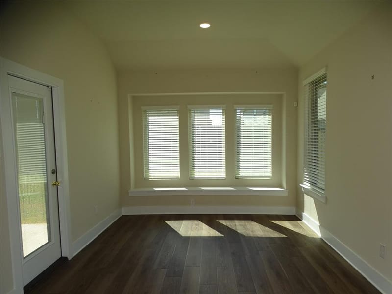 915 Hawthorn Lane, Mansfield TX 76063 - Photo 8