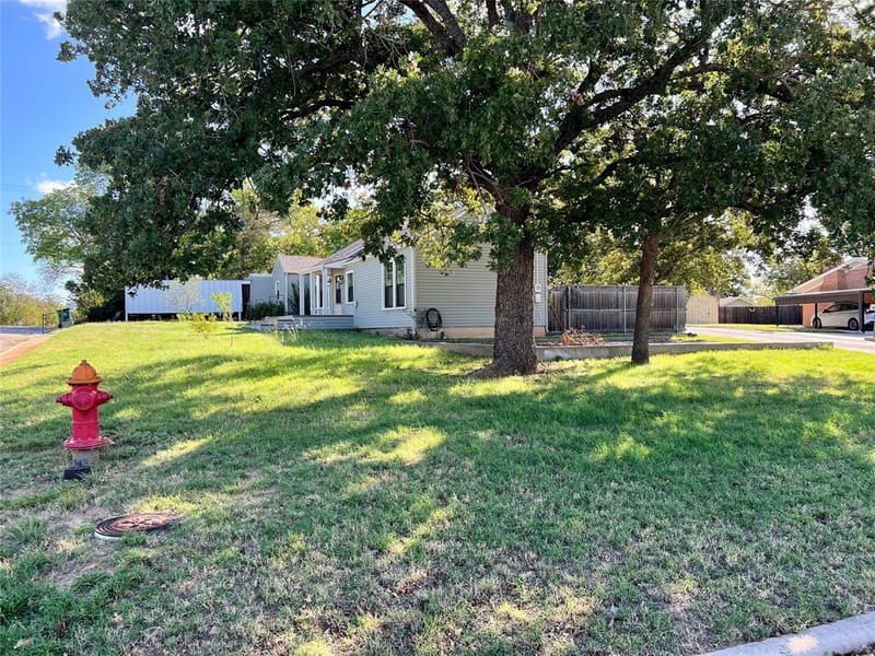 603 W Cedar Street, Nocona TX 76255 - Photo 9