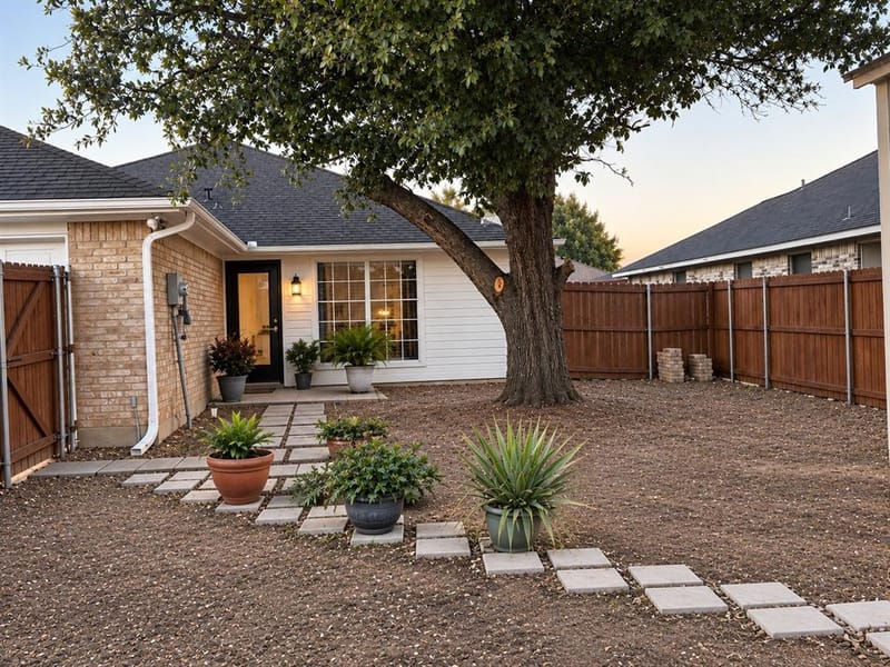 706 Crenshaw Drive, Cedar Hill TX 75104 - Photo 2