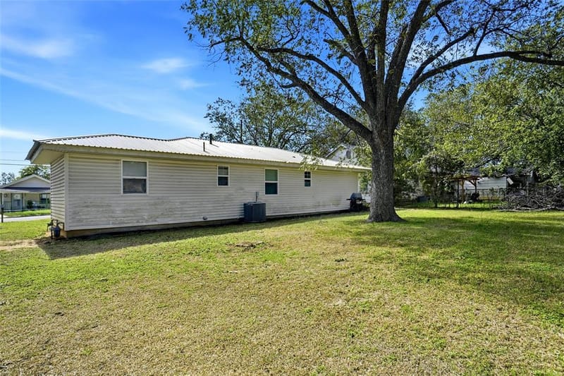 104 E 3rd Street, Keene TX 76059 - Photo 12