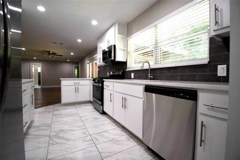 1015 Mitchell Road, Irving TX 75060 - Photo 3