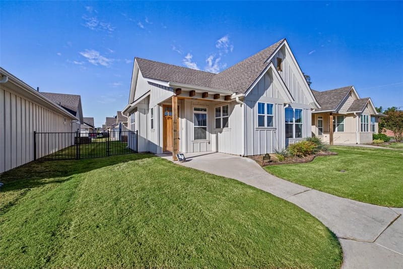 505 Eastpark Lane, Granbury TX 76049 - Photo 2