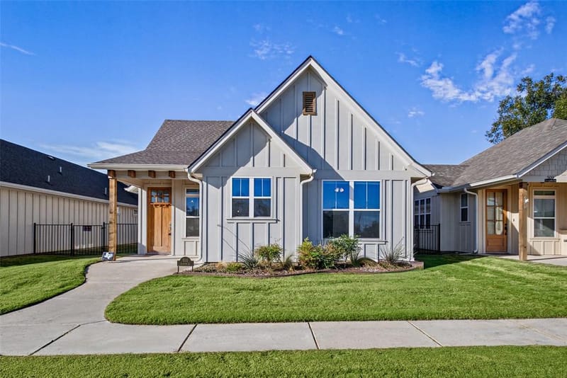 505 Eastpark Lane, Granbury TX 76049