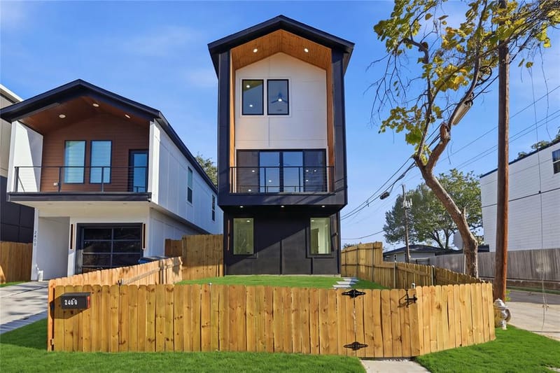2400 Dyson Street, Dallas TX 75215