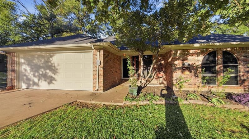 1903 W Spanish Oak Drive, Granbury TX 76048 - Photo 6