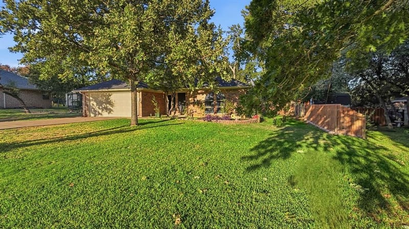 1903 W Spanish Oak Drive, Granbury TX 76048 - Photo 5