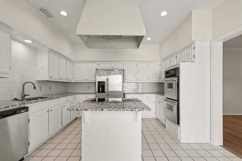 5825 Preston Valley Drive, Dallas TX 75240 - Photo 17