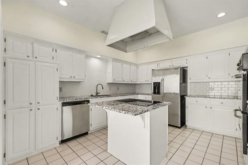 5825 Preston Valley Drive, Dallas TX 75240 - Photo 14