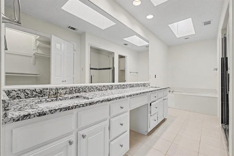 5825 Preston Valley Drive, Dallas TX 75240 - Photo 29