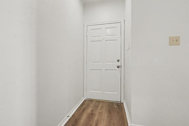 5825 Preston Valley Drive, Dallas TX 75240 - Photo 4