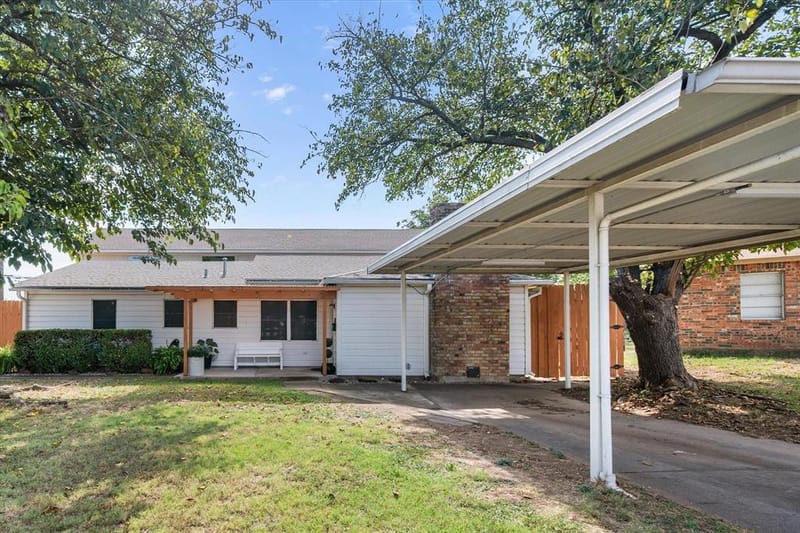 2548 Wood Valley Place, Dallas TX 75211 - Photo 2
