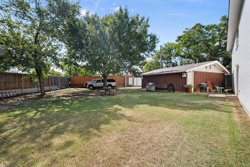 2548 Wood Valley Place, Dallas TX 75211 - Photo 38