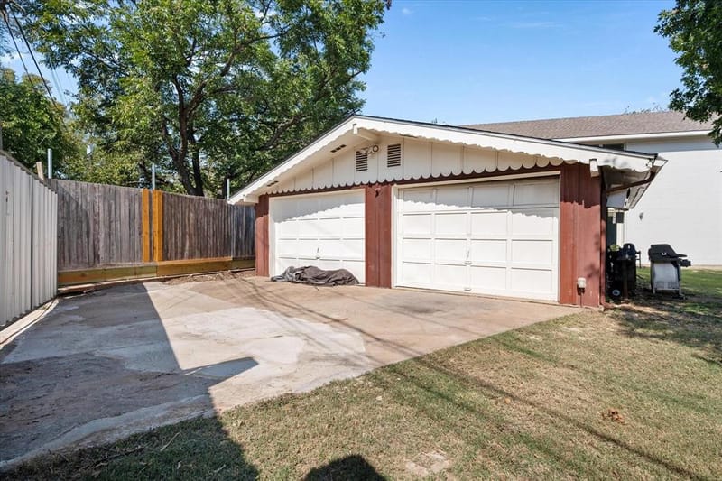 2548 Wood Valley Place, Dallas TX 75211 - Photo 39