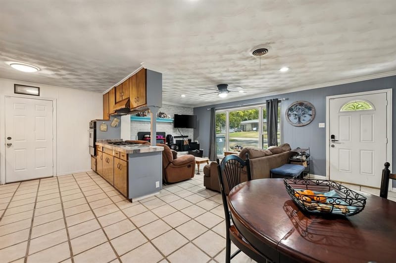 1703 Nueces Trail, Arlington TX 76012 - Photo 2