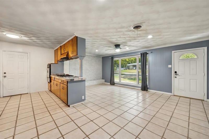 1703 Nueces Trail, Arlington TX 76012 - Photo 3
