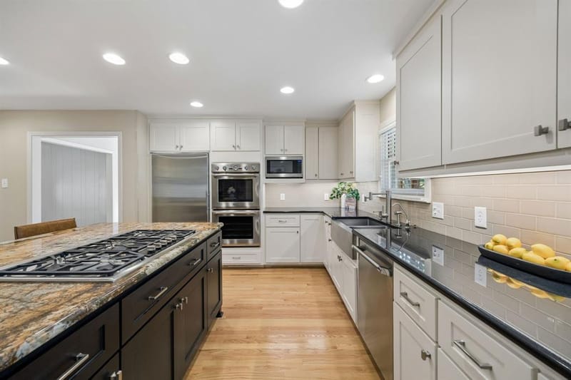 10115 Chesterton Drive, Dallas TX 75238 - Photo 15