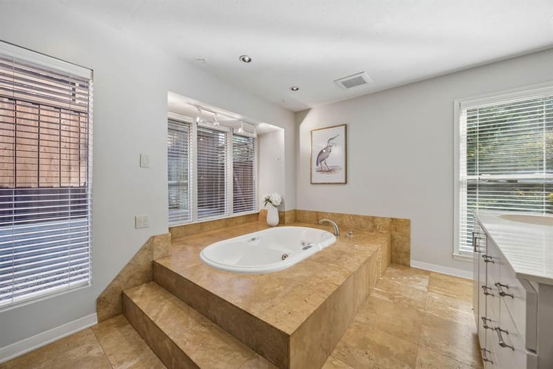 10115 Chesterton Drive, Dallas TX 75238 - Photo 25