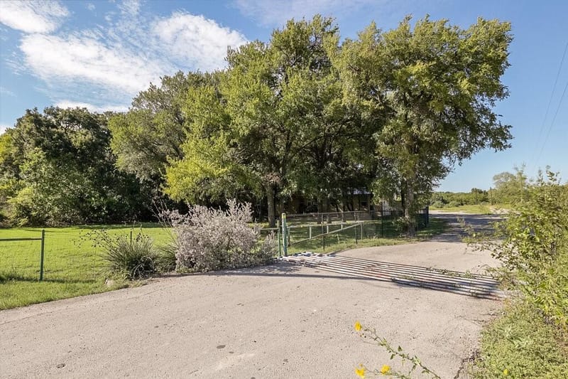 10701 Fm 916, Grandview TX 76050 - Photo 2