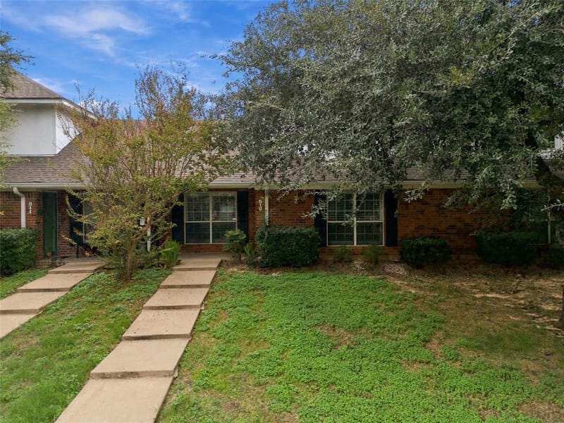 813 Chambers Creek Circle, Hewitt TX 76643 - Photo 12