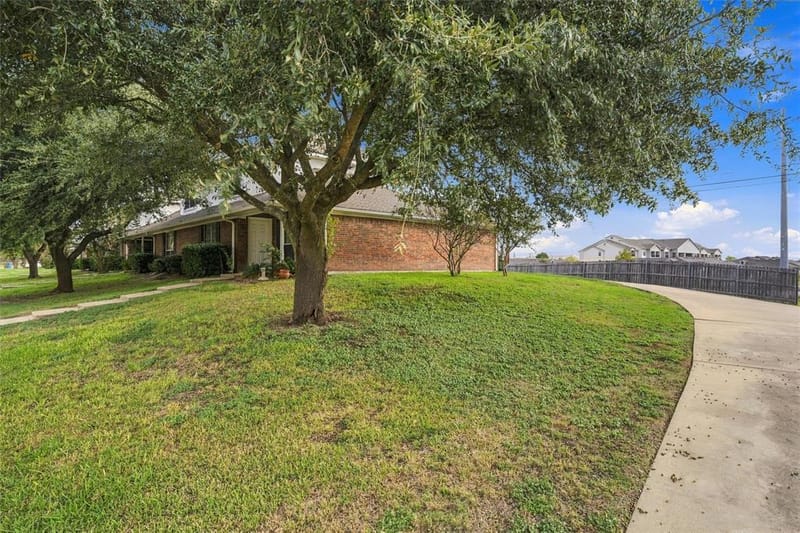 813 Chambers Creek Circle, Hewitt TX 76643 - Photo 15