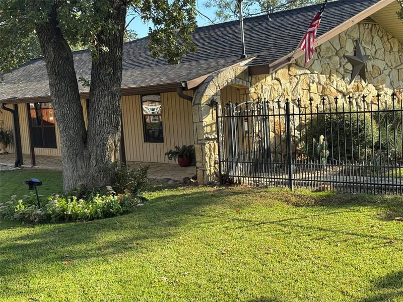 4015 Sioux Court, Granbury TX 76048 - Photo 2