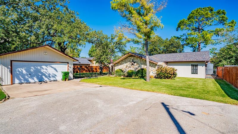 4015 Sioux Court, Granbury TX 76048 - Photo 6