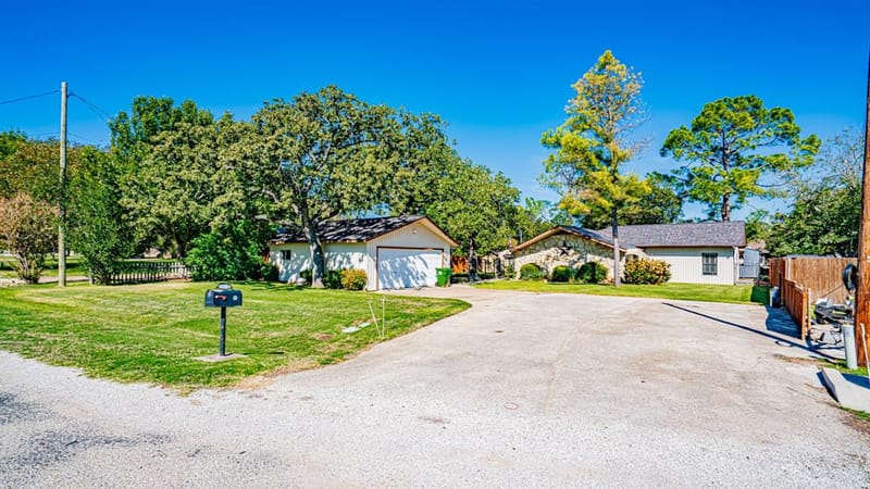 4015 Sioux Court, Granbury TX 76048 - Photo 4