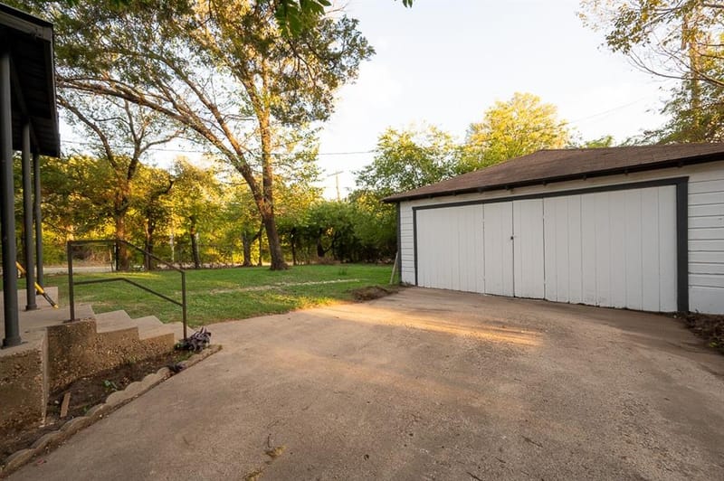 2406 Cliff Teen Court, Dallas TX 75233 - Photo 16