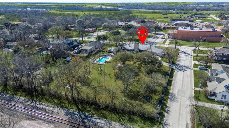 1202 S Lindsay Street, Gainesville TX 76240 - Photo 11