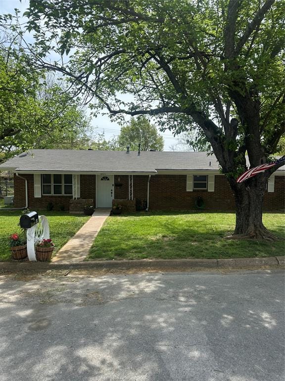 1207 Pebble Street, Bowie TX 76230