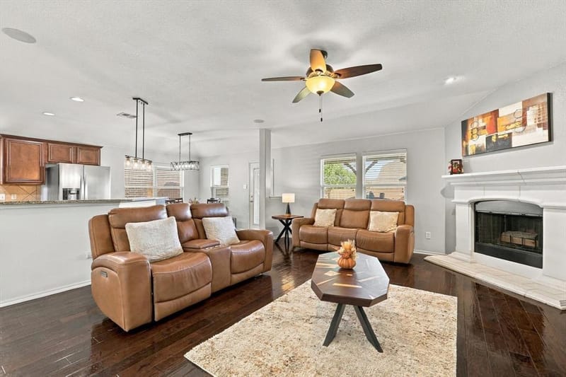 1117 Lake Hollow Drive, Little Elm TX 75068 - Photo 4