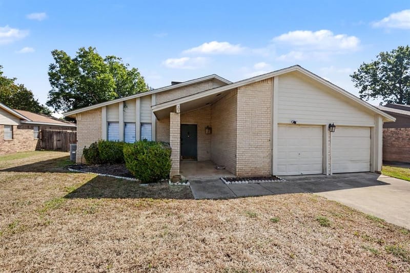 3208 Sapphire Street, Bedford TX 76021
