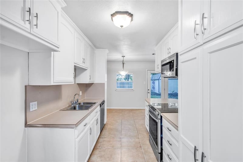 1714 Granada Drive, Arlington TX 76014 - Photo 5