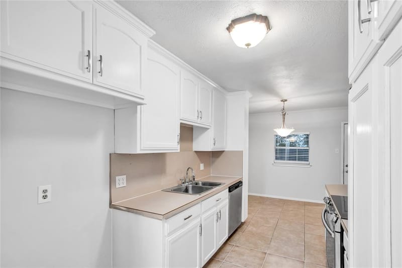 1714 Granada Drive, Arlington TX 76014 - Photo 4