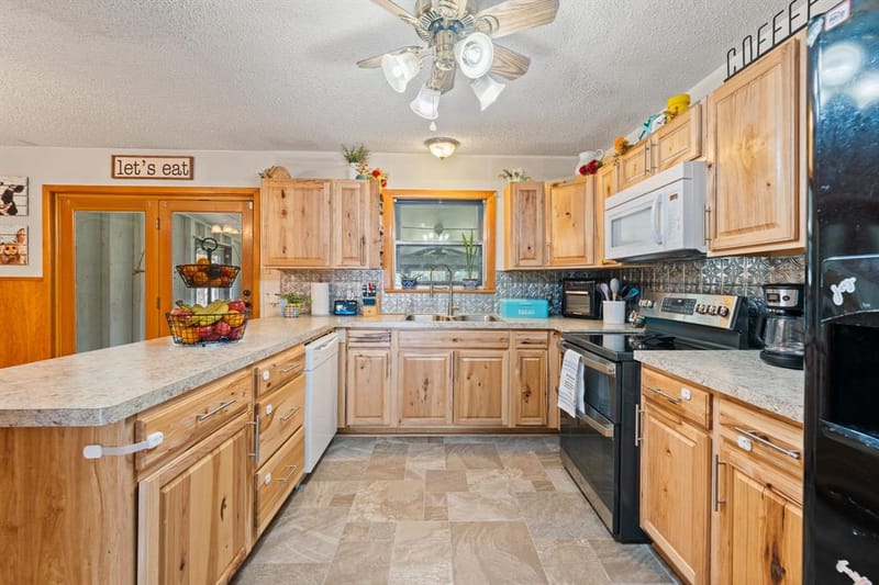 1212 Briarwood Drive, Cleburne TX 76033 - Photo 9