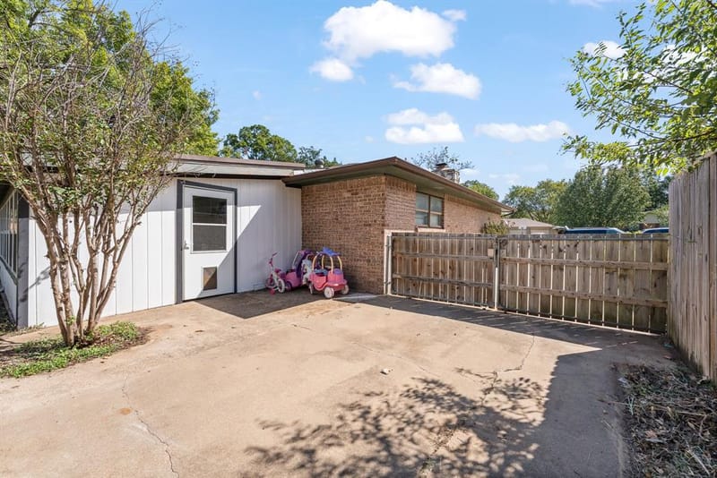 1212 Briarwood Drive, Cleburne TX 76033 - Photo 34