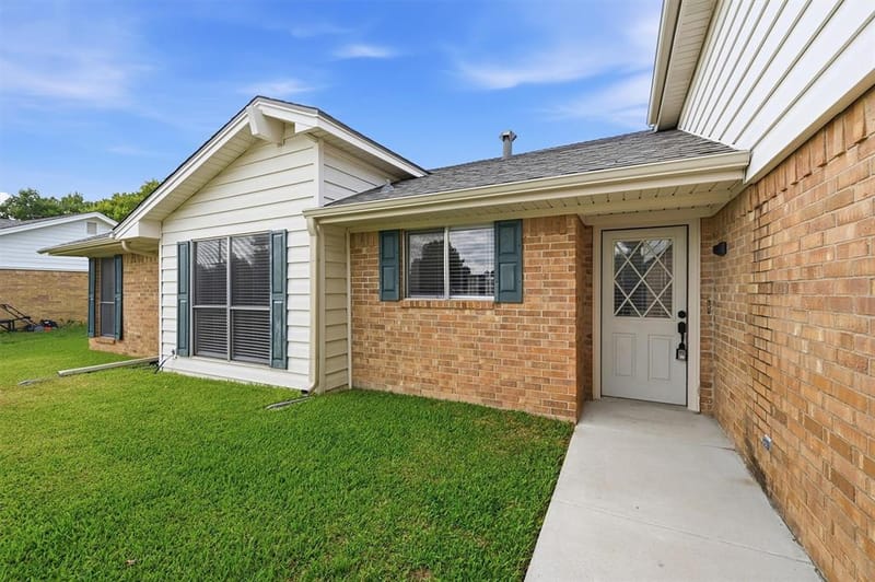 2110 Oak Creek Circle, Sherman TX 75092 - Photo 3