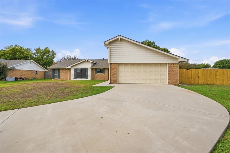 2110 Oak Creek Circle, Sherman TX 75092