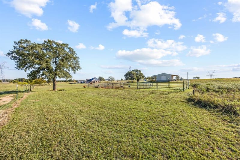 205 Rolling Hills Boulevard, Alvord TX 76225 - Photo 19