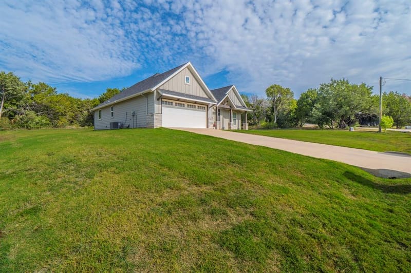 1004 Mojave Trail, Granbury TX 76048 - Photo 2