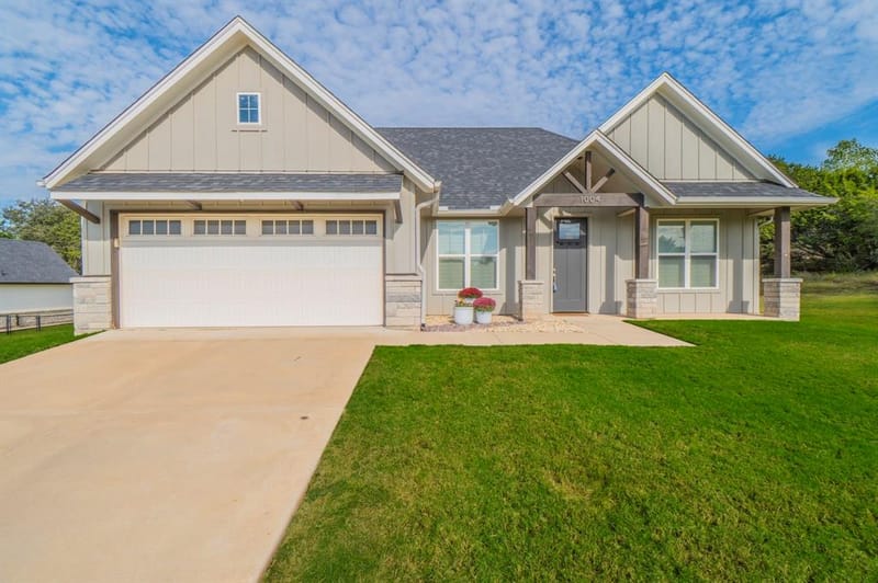 1004 Mojave Trail, Granbury TX 76048