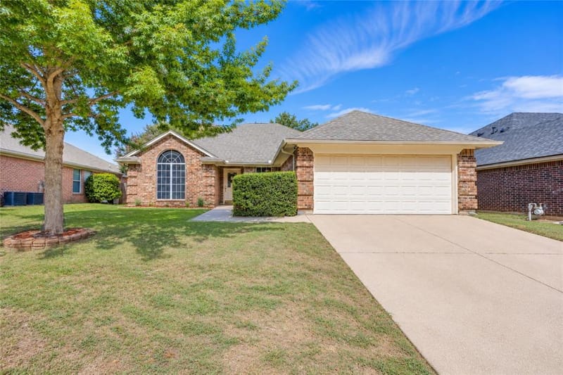 1032 Roundrock Drive, Saginaw TX 76179 - Photo 2