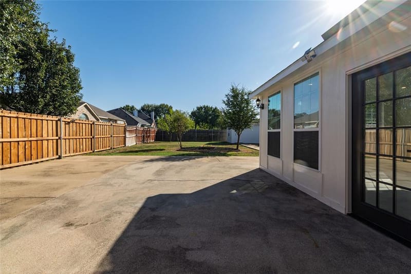 2048 Bay View Drive, Irving TX 75060 - Photo 32