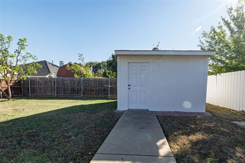 2048 Bay View Drive, Irving TX 75060 - Photo 34