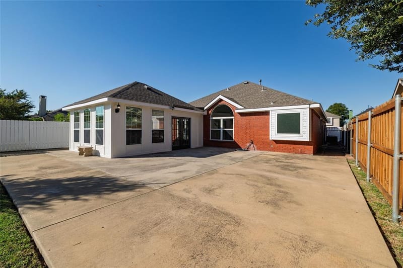 2048 Bay View Drive, Irving TX 75060 - Photo 35