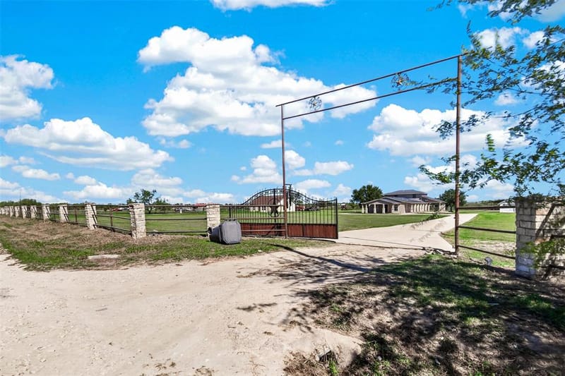 3594 NE County Road 190, Powell TX 75153 - Photo 4
