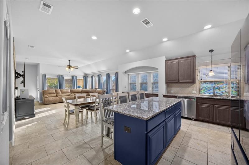 413 Lakeview Drive, Alvarado TX 76009 - Photo 6