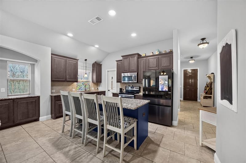 413 Lakeview Drive, Alvarado TX 76009 - Photo 7